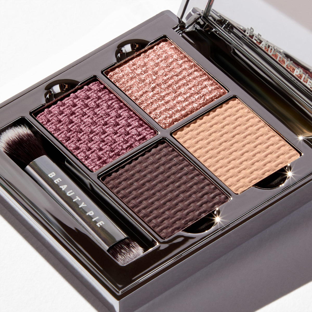Keep This 4-Shade Eyeshadow Palette