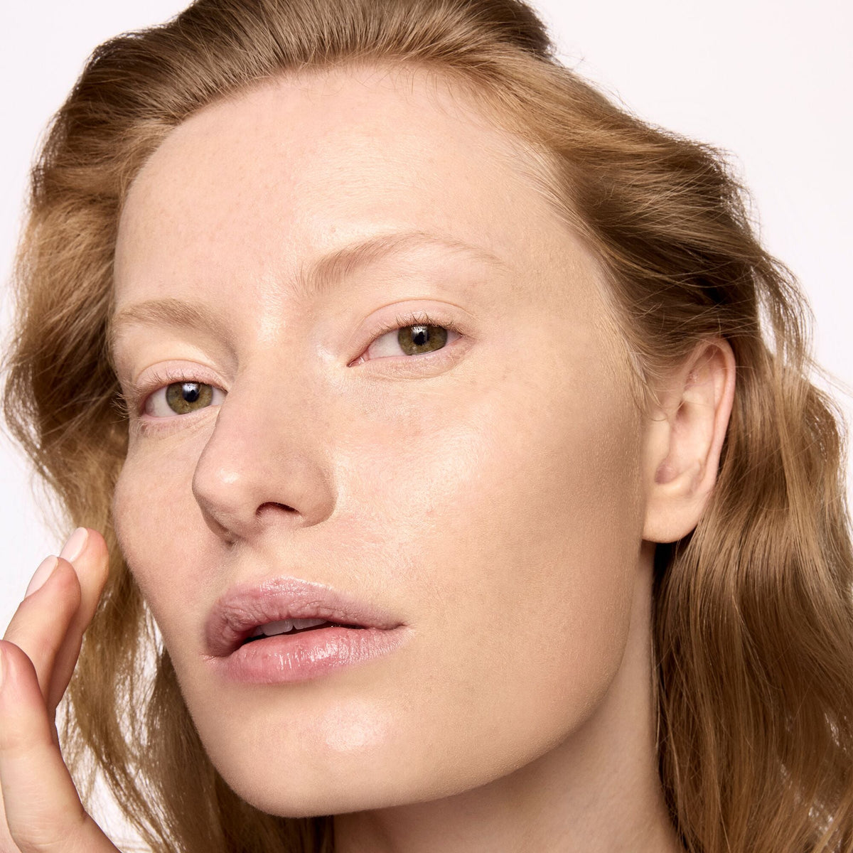Makeup Must-Haves The SPF 40 Skin Tint & Brush Duo